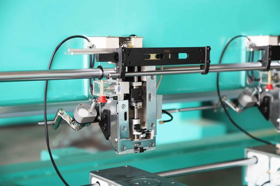 Machine de broderie à plat à 1200 tours par seconde 12 têtes pour les tissus et les vêtements