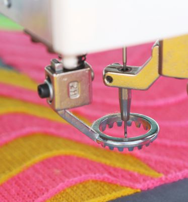 30 têtes 6 machines à broder avec des aiguilles Machine à broder des serviettes à grande vitesse