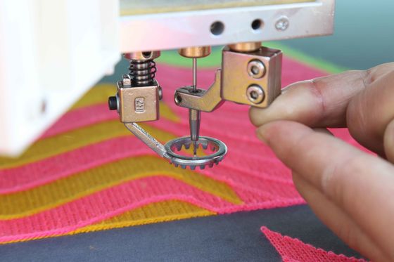 Accueil / Machine de broderie en chenille à tête multiple avec ordinateur à grand écran