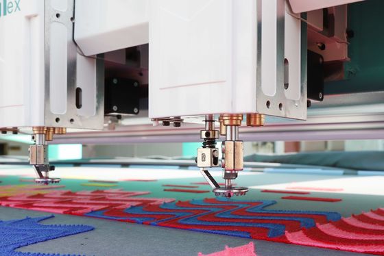 Machine de broderie à chenille à 1000 tours par minute 6 aiguilles 15 têtes Machine de broderie automatique informatisée