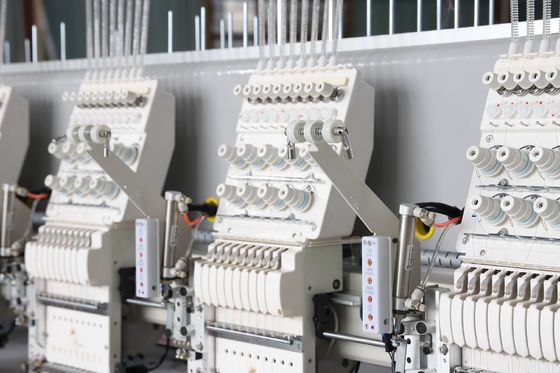 Machine de broderie de séquins commerciaux 15 têtes 9 aiguilles 1 an de garantie