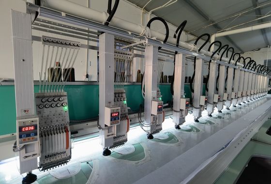 Machine de broderie à découpe laser 40W-80W 20 têtes pour 2 couches de coupe de tissu