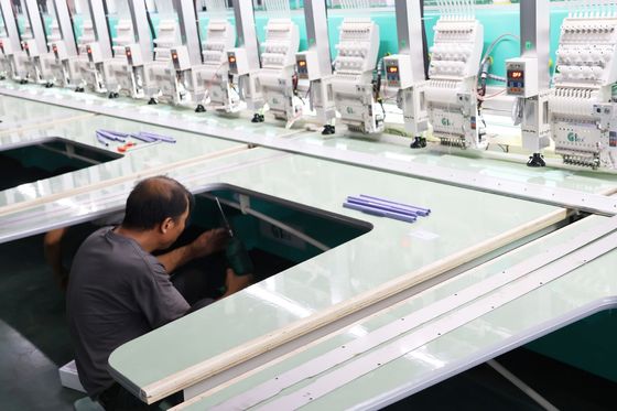 Machine de broderie de cordes informatisée avec système de découpe laser